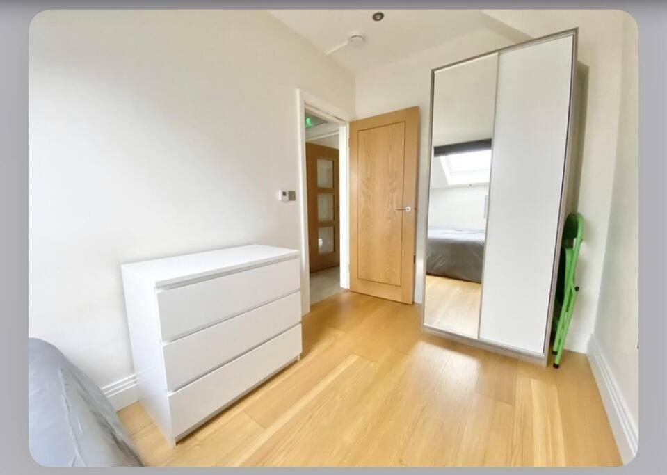 Luxury 4-Bed Apartment With Balcony & Garden, Near Emirates Stadium, 15 Mins To Central ロンドン エクステリア 写真