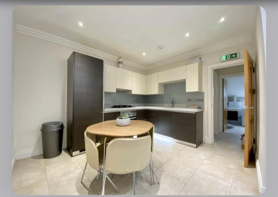 Luxury 4-Bed Apartment With Balcony & Garden, Near Emirates Stadium, 15 Mins To Central ロンドン エクステリア 写真