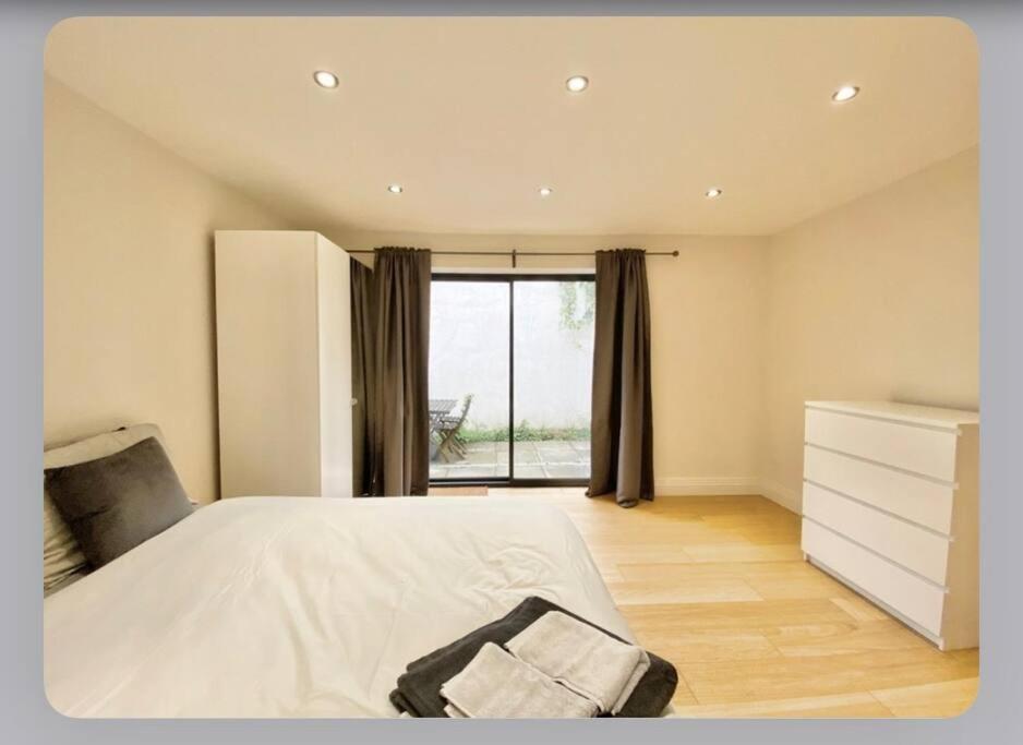 Luxury 4-Bed Apartment With Balcony & Garden, Near Emirates Stadium, 15 Mins To Central ロンドン エクステリア 写真