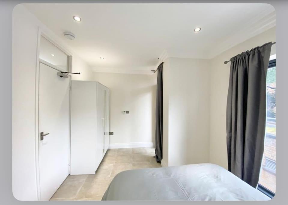 Luxury 4-Bed Apartment With Balcony & Garden, Near Emirates Stadium, 15 Mins To Central ロンドン エクステリア 写真