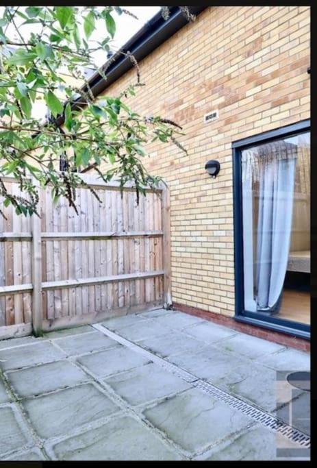 Luxury 4-Bed Apartment With Balcony & Garden, Near Emirates Stadium, 15 Mins To Central ロンドン エクステリア 写真