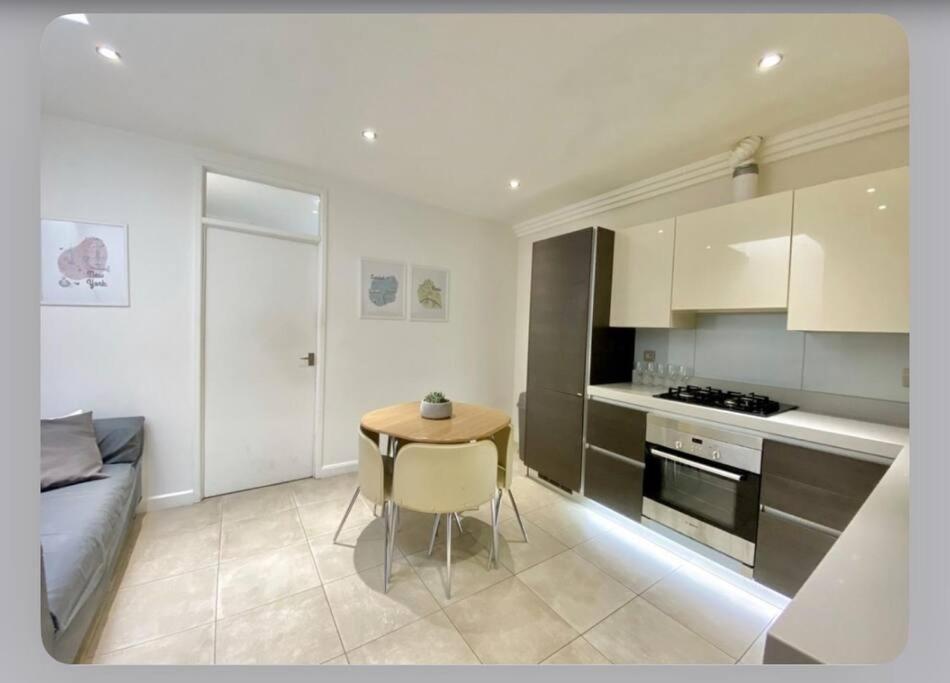 Luxury 4-Bed Apartment With Balcony & Garden, Near Emirates Stadium, 15 Mins To Central ロンドン エクステリア 写真